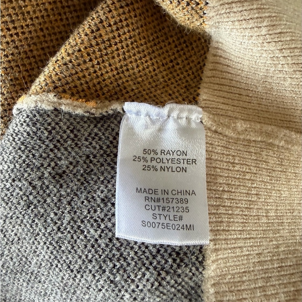 *LIKE NEW* ‘Queens & Angels’ Smiley Cropped Sweater (1X) - Picture 3 of 3